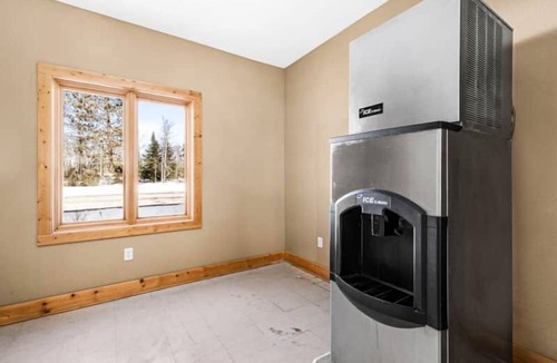 Two Harbors Apartment | Panoramic Lake Views | 2BR w/King Suite | Pools