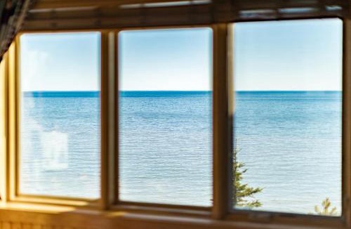 Two Harbors Apartment | Panoramic Lake Views King Bed Studio, Whirlpool and Hot Tub