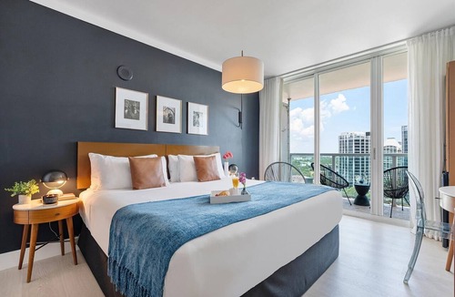 Coconut Grove Apartment | Panoramic Studio Suite with Bay & City Views