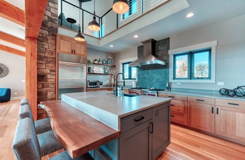 Orderville House | Panoramic Views & Hot Tub near Zion/Bryce