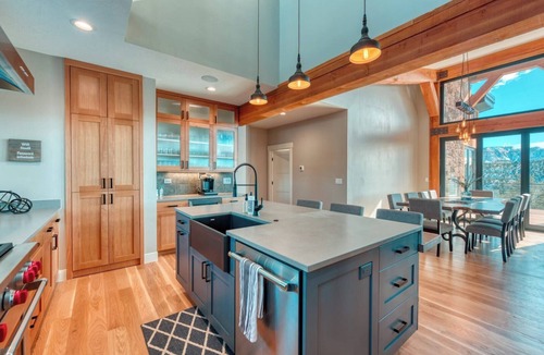 Orderville House | Panoramic Views & Hot Tub near Zion/Bryce