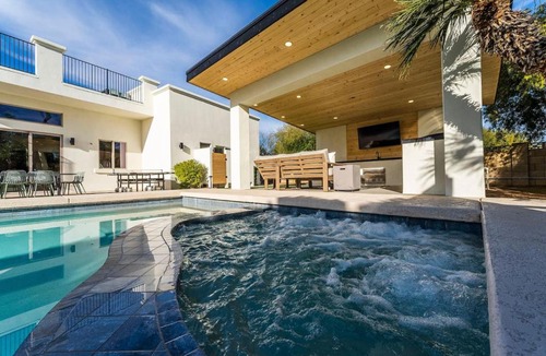 Paradise Valley Village House | Paradise Villa