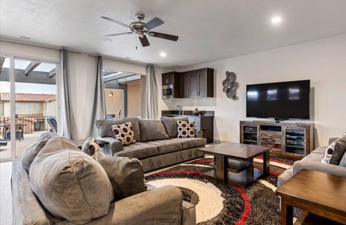 Santa Clara House | Paradise Village Family Gem ~ HotTub ~ Water Park