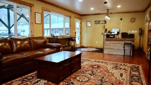 Florence Hotel | Park Motel and Cabins
