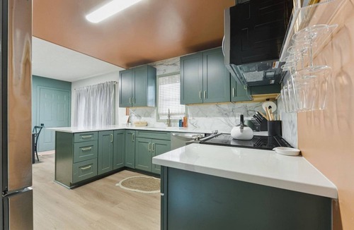 Fort Wayne House | Parkview Pearl | 5 BR Garage | W/D Extended Stays