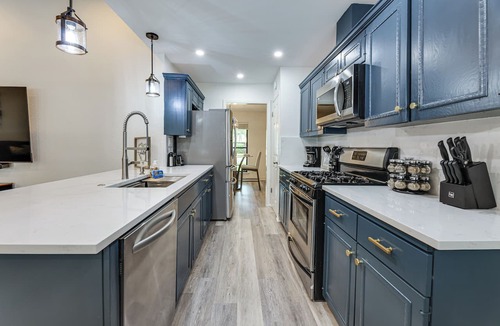 Austin House | Patio Oasis | Beautiful Swimming Pool | Cabana!
