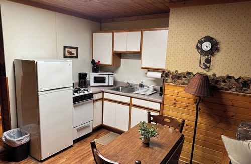 Mauston Cabin | Peaceful 2-bedroom cabin with Heat/AC in charming Mauston.