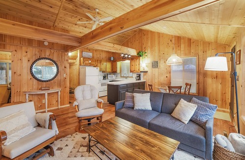 Long Lake Cottage | Peaceful 3-Bedroom Getaway on Loon Lake – Paddle, Hike, Unwind