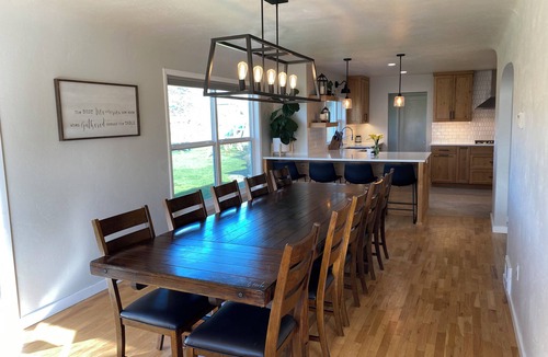 Springfield House | Peaceful 4 bed 2.5 bath home, easy access to Autzen Stadium, Hayward Field & UO.