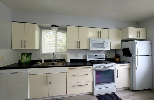 Ypsilanti House | Peaceful and Cozy 3 Bedroom Home