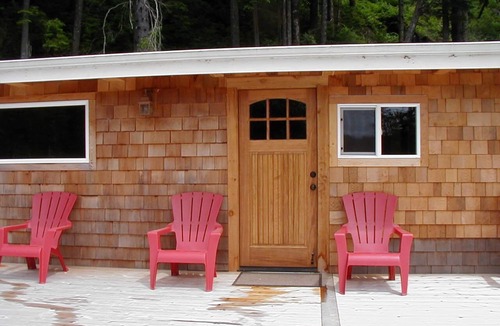 Seaside Cabin | Peaceful cabin, large deck, bonfire pit, pond, creek, dog friendly, cornhole.