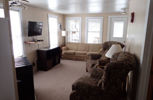 White Cloud Cottage | Peaceful cabin on Robinson Lake at Millers Resort!
