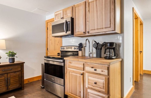 Alton Cabin | Peaceful Cabin with Spectacular Stargazing Hot Tub