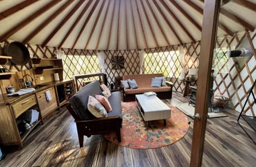 McMinnville House | Peaceful Comfy Yurt with Everything Needed for a Glamping Getaway in McMinnville, Oregon