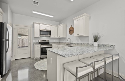 Walker Apartment | Peaceful & Convenient 2 Bed 2 Bath Apartment for you short/mid term cirucmstance
