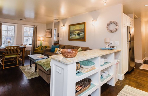 Michigan City Cottage | Peaceful Cottage/Private Parking & Backyard/Strong WiFi/Walk to Sheridan Beach!