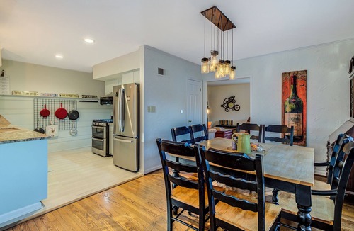 Indianapolis House | Peaceful Getaway 3Bd-6Bd River n Park views! In the 💗 of Broad Ripple Village