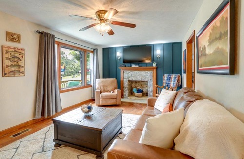 Diamond City House | Peaceful Lake Getaway Near Bull Shoals Marina