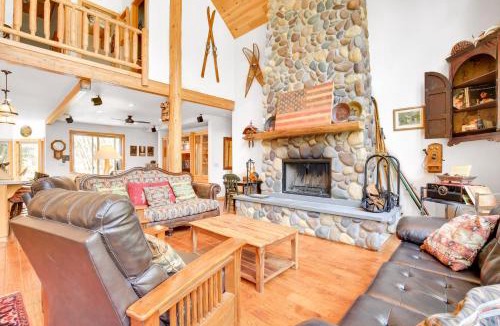 Rhododendron House | Peaceful Rhododendron Cabin w/Fire Pit & Hot Tub!