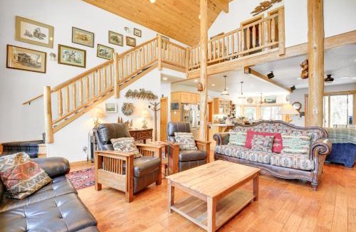 Rhododendron House | Peaceful Rhododendron Cabin w/Fire Pit & Hot Tub!