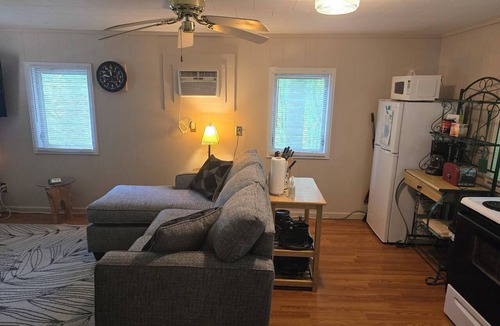 Franklin Cabin | Peaceful Romantic Getaway - Sleeps 2 - Lavender Cabin