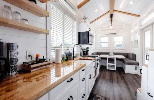 Apple Valley Cabin | Peaceful Tiny House Fully Equipped in Apple Valley, Utah