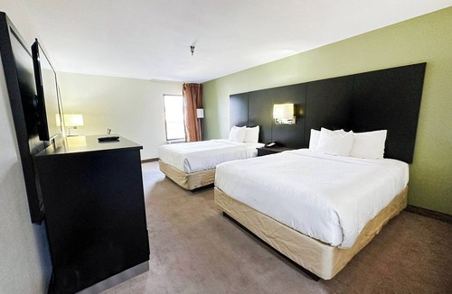 Mount Berry Hotel | Peaceful Two-Queen Retreat | Rome Stay Close to Dining & Local Activities