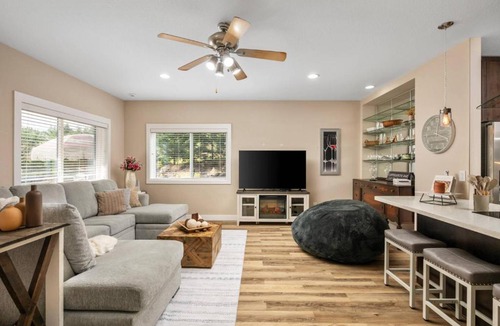 Hillsboro House | Peaks View Bunk House