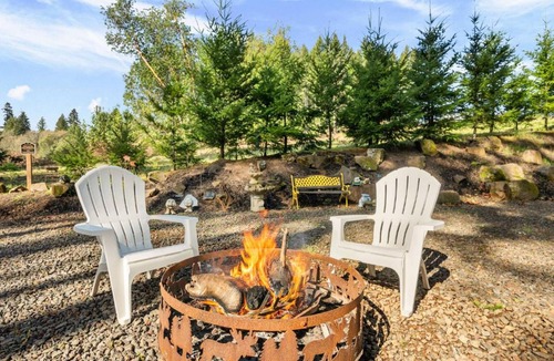 Hillsboro House | Peaks View Bunk House