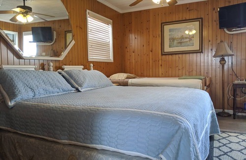 Chauvin Cabin | Pelican's View Lodge- Boat Launch- Trailer Parking- Lights for night fishing