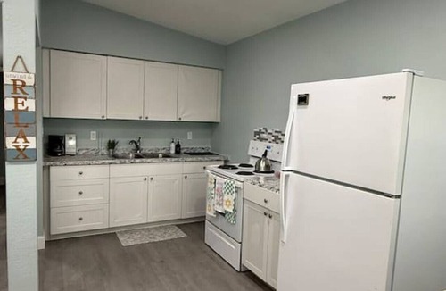 Parsuns To Cocoa Beach House | Penguins on the Beach | 2BR Steps to Beach & Downtown w/pool | Unit A