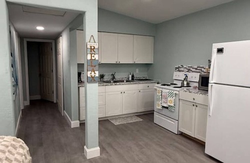 Parsuns To Cocoa Beach House | Penguins on the Beach | 2BR Steps to Beach & Downtown w/pool | Unit A