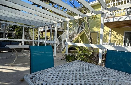 Parsuns To Cocoa Beach House | Penguins on the Beach | 2BR Steps to Beach & Downtown w/pool | Unit G