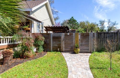 East Hill House | Pensacola Tiny House < 1 Mi to Bayview Park!