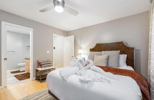 Mid-Beacon Hill House | Perch - Beacon Hill Abode