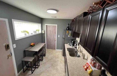 Plymouth House | Perfect for a couple with a dog – No cleaning fee
