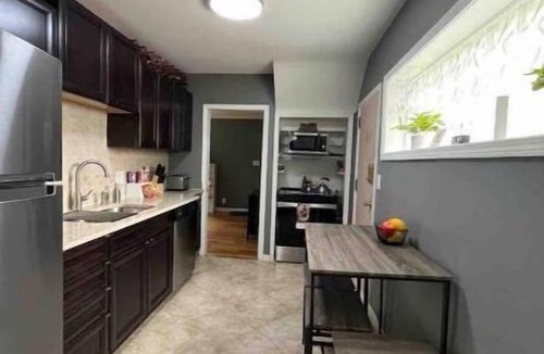 Plymouth House | Perfect for a couple with a dog – No cleaning fee