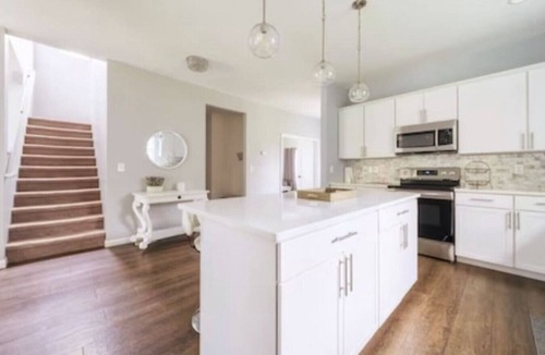 South Haven House | Perfect for Family Vacation Hot Tub Private Back Yard Dog Friendly