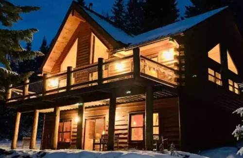 Crescent Cabin | Perfect 3-bedroom cabin in tranquil Crescent Lake Oregon with AC