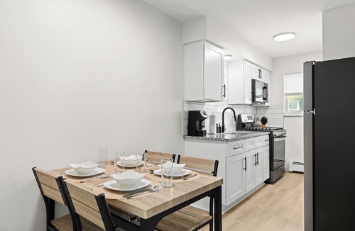 Mount Clemens Apartment | Pet-Friendly 1BR Flat with Dog Park & King Bed