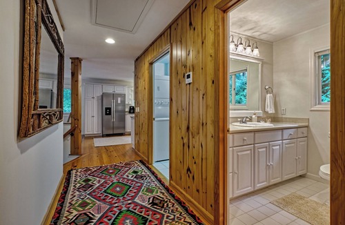 Mirror Lake House | PET FRIENDLY: 3 mins to Highlands, 12 mins Cashiers.