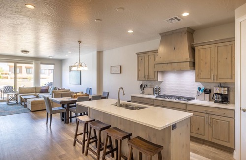 St. George Villa | Pet-Friendly 4BR + Loft - Sleeps 16 w/En Suites