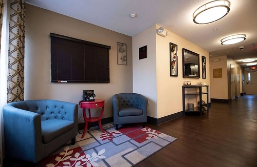 Warrenville Hotel | Pet-friendly Accommodation in Northern Chicago w/Full Kitchens - Self Parking
