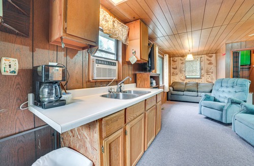 Alger Cabin | Pet-Friendly Alger Cabin - Close to the River!