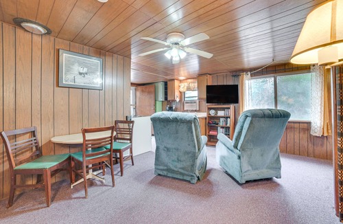Alger Cabin | Pet-Friendly Alger Cabin - Close to the River!