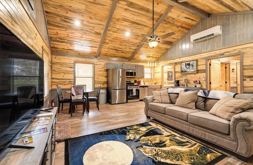 Broken Bow Cottage | Pet-friendly Broken Bow Cabin Near Lukfata Creek!