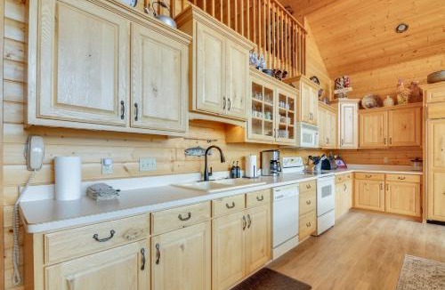 Mammoth Creek House | Pet-Friendly Cabin < 1 Mi to Panguitch Lake!