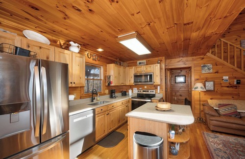 Ferguson Cabin | Pet-Friendly,Cedar Cabin, Spa Tub, WiFi,Fireplace