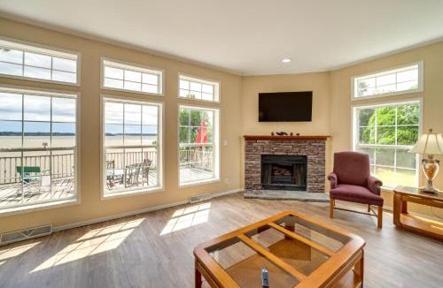 Checotah House | Pet-Friendly Checotah Home w/Deck & Lake Views!