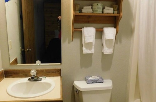 Packwood Hotel | Pet-Friendly & Comfortable Stay w/Free Parking | Near Packwood Lake Trailhead